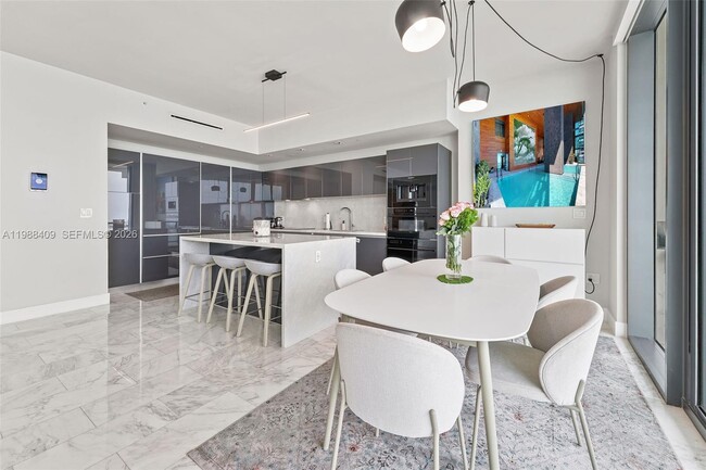 Building Photo - 1451 Brickell Ave