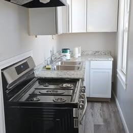 Building Photo - 25 Saxon St