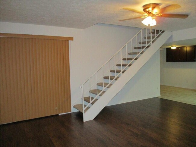 Building Photo - 102 Westcliff Center St
