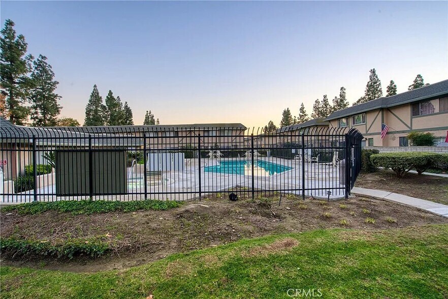 Large pool and Spa - 1103 W Francis St