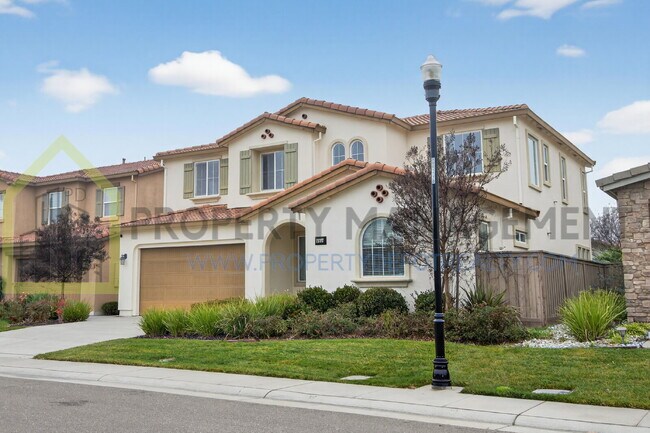 Building Photo - Spacious Elegance Awaits: 4-Bedroom Home with Hardwood Floors in Elk Grove!