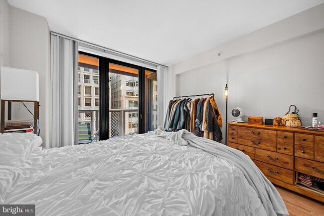 Building Photo - 631 D St NW