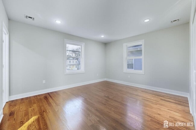 Building Photo - 46 Eppirt St