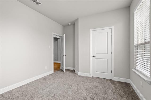 Building Photo - 825 Blackhorse Trl