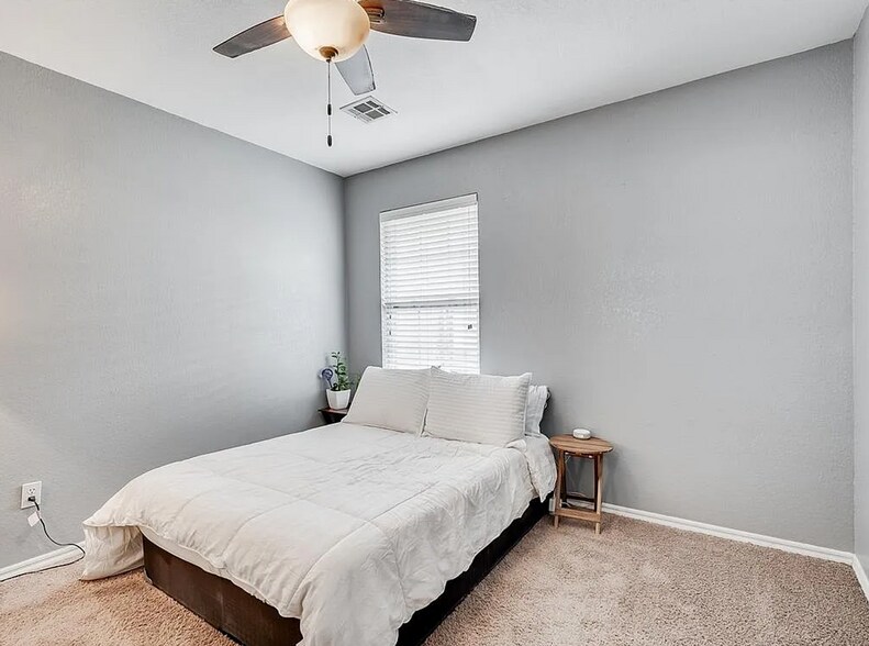 Building Photo - 2221 NW 199th St