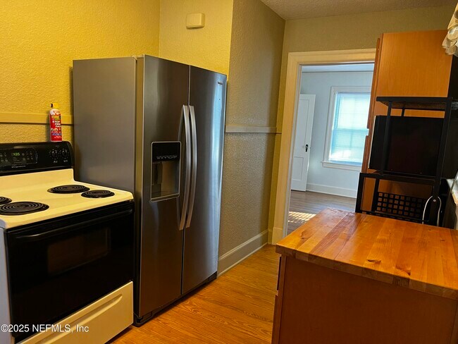 Building Photo - 1924 Arcadia Pl