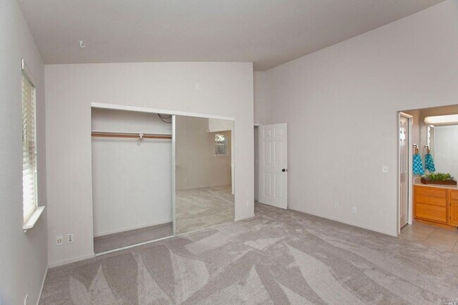 Building Photo - Desirable Windsor 3 bed 2 bath home