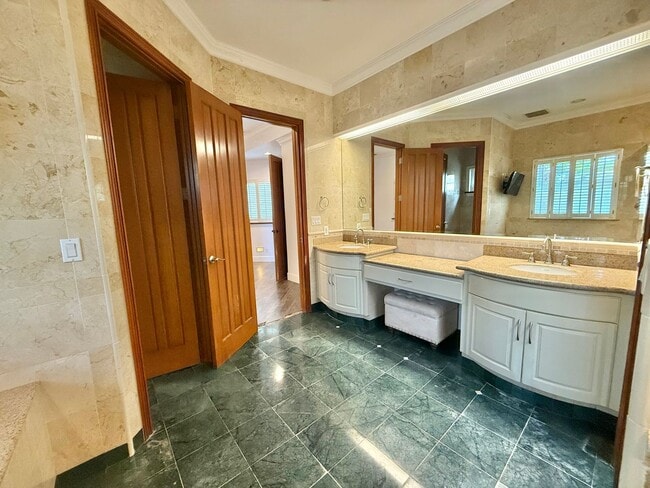 Building Photo - Partially Furnished 3 Bedroom / 2.5 Bathroom Custom Home in Sandhill Estates gated community!