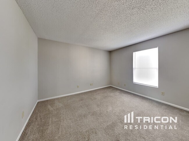 Building Photo - 8540 Bluff Point Way