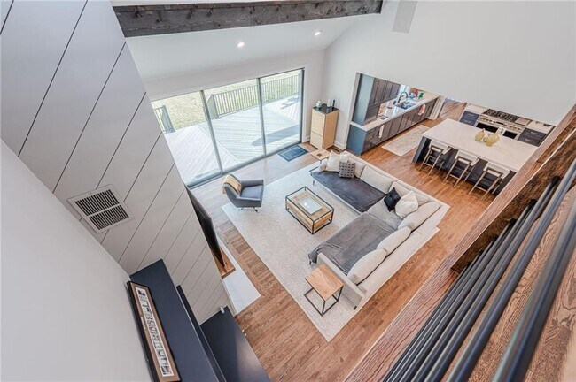 Building Photo - 4562 Columns Dr SE