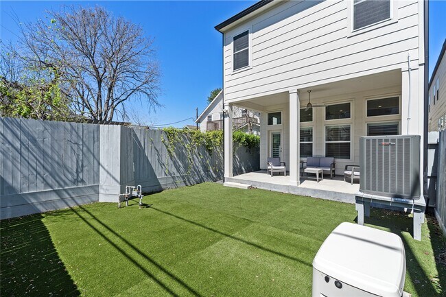 Building Photo - 802 Aurora St