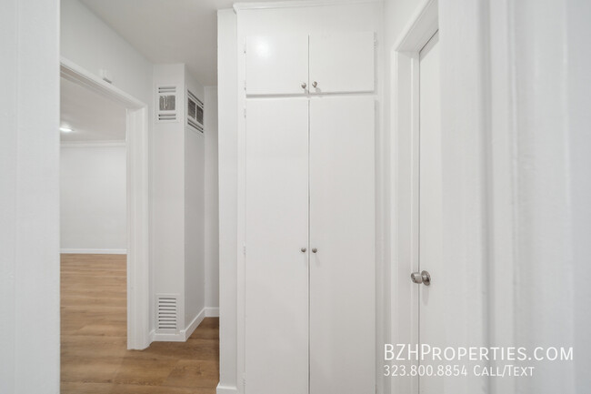 Building Photo - 1206 Hayworth Ave