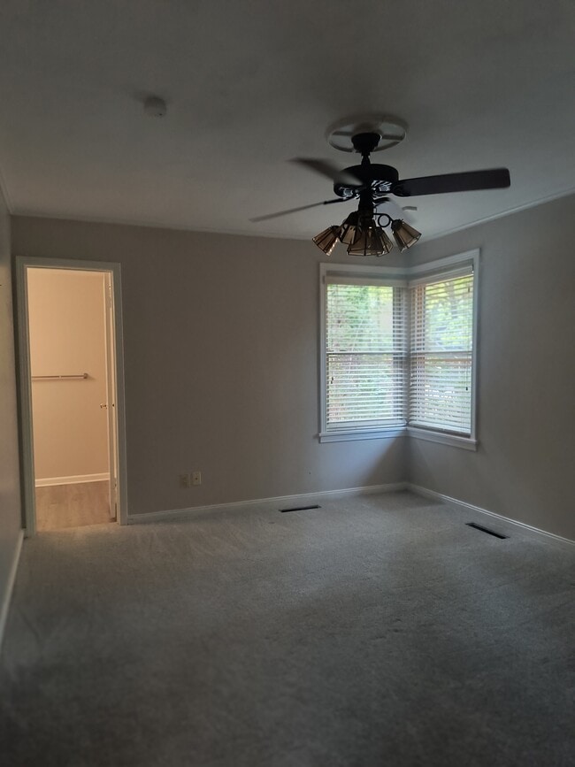Building Photo - 2 Southern Pines Dr