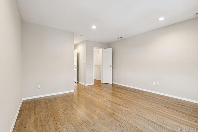 Building Photo - 60 Marwood Rd N