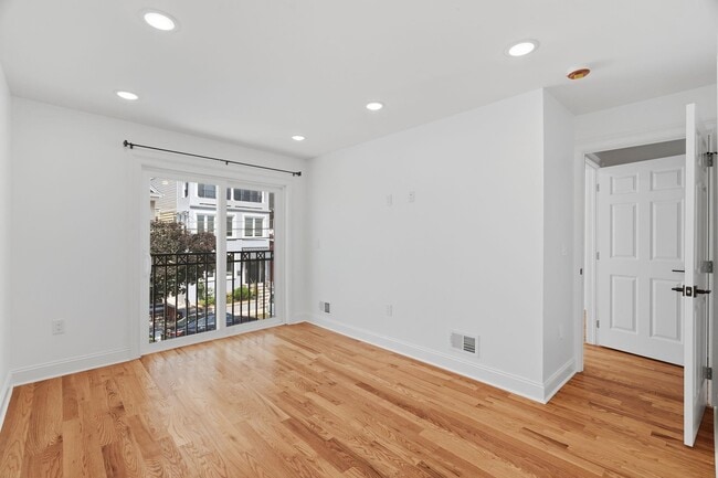 Building Photo - 14 W 49th St