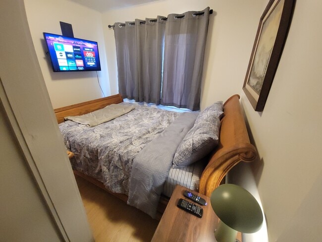 Building Photo - 211-212 W 13th St