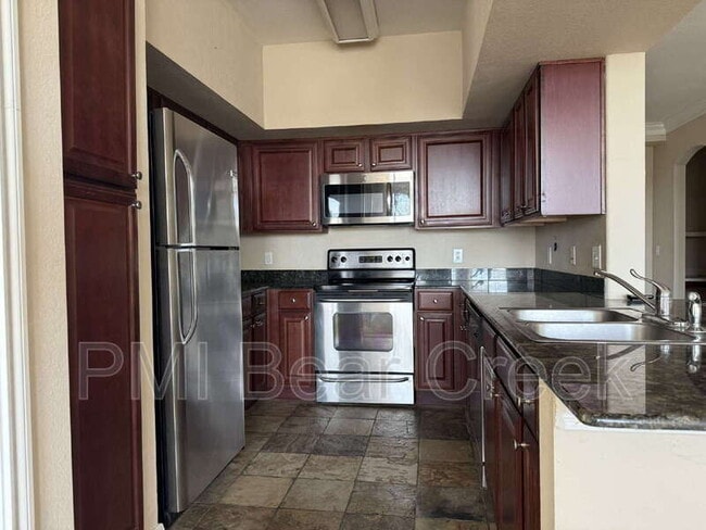 Building Photo - 7575 Kirby Dr