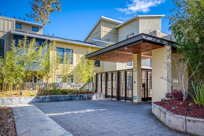 Building Photo - 889 Altaire Walk