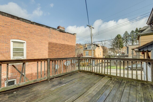 Building Photo - Brighton Heights 3 Bedroom Townhome