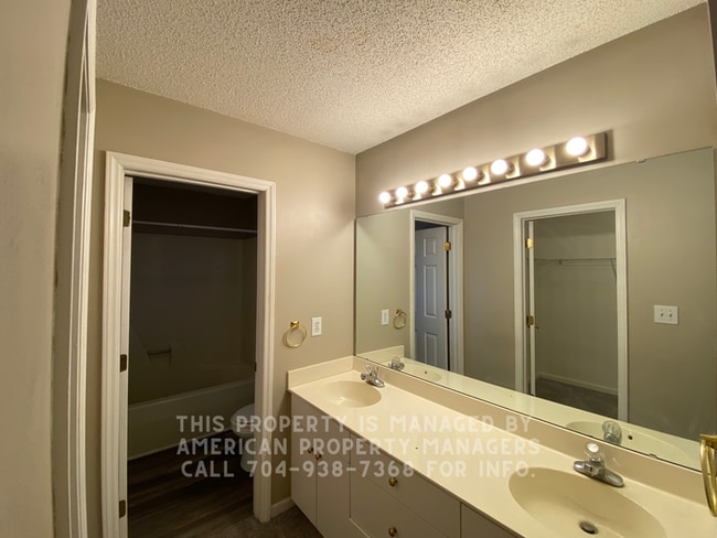 Building Photo - 152 Purple Finch Ln