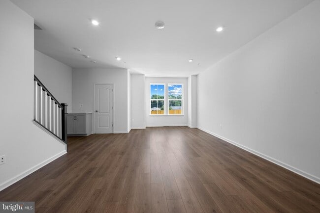 Building Photo - 8263 Longford Rd