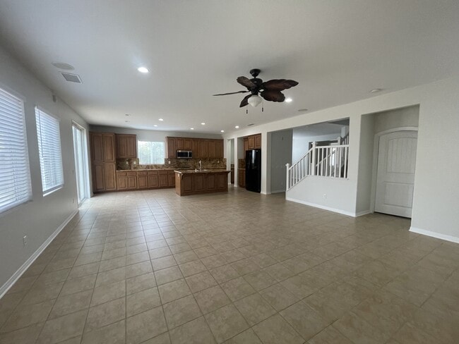 Building Photo - 37280 Parkway Dr