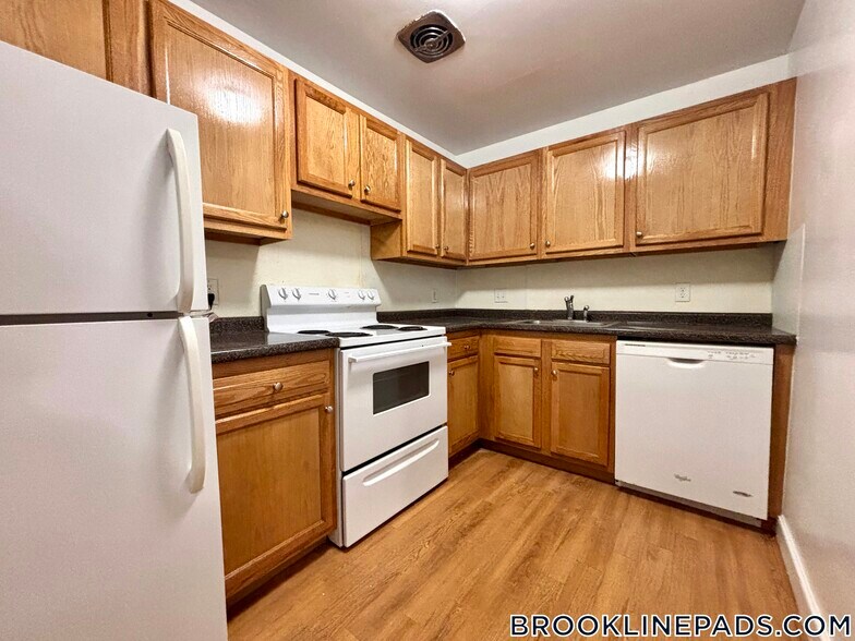 Primary Photo - 312 Tappan St