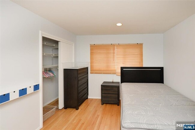 Building Photo - 16 Gurney Terrace