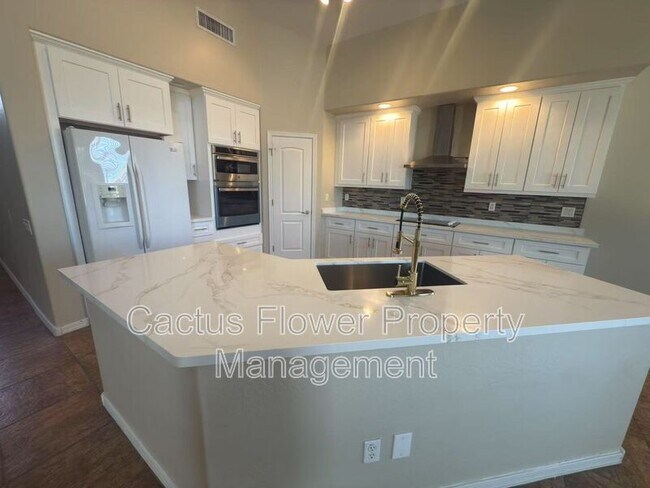 Building Photo - 749 E La Costa Dr