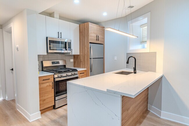 Building Photo - 3039 W 19th St