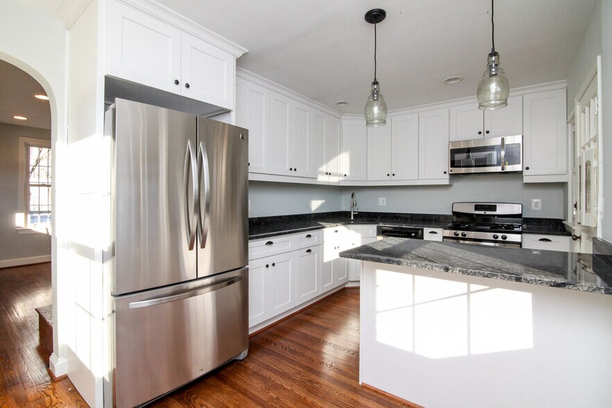 Kitchen - 2713 South Veitch Street
