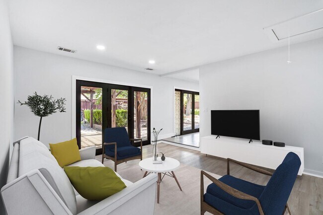 Building Photo - 6709 Town Bluff Dr