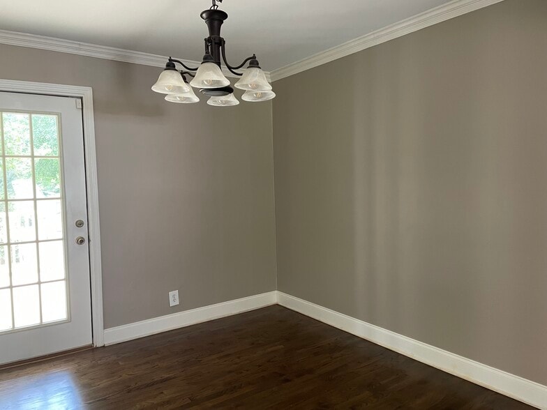 Building Photo - 956 Seville Dr