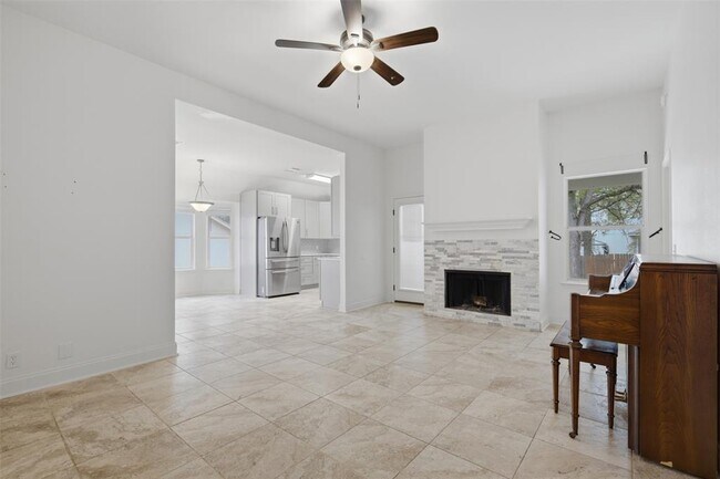 Building Photo - 108 Songbird Ct