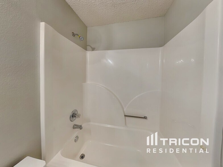 Building Photo - 4151 Ravenwood Ct