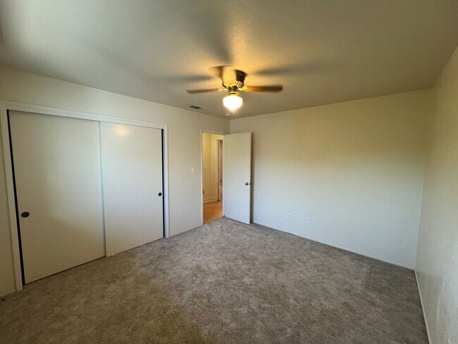 Building Photo - 3 bedroom single story in Manteca!
