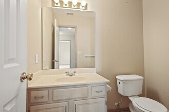 Building Photo - 2 bedroom 1.5 bath in Oak Grove