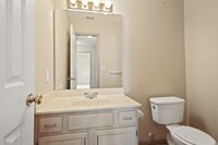 Building Photo - 2 bedroom 1.5 bath in Oak Grove