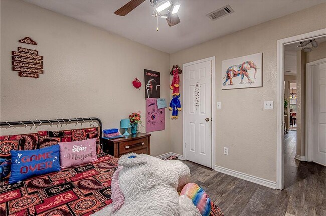 Building Photo - 110 Sendero Dr