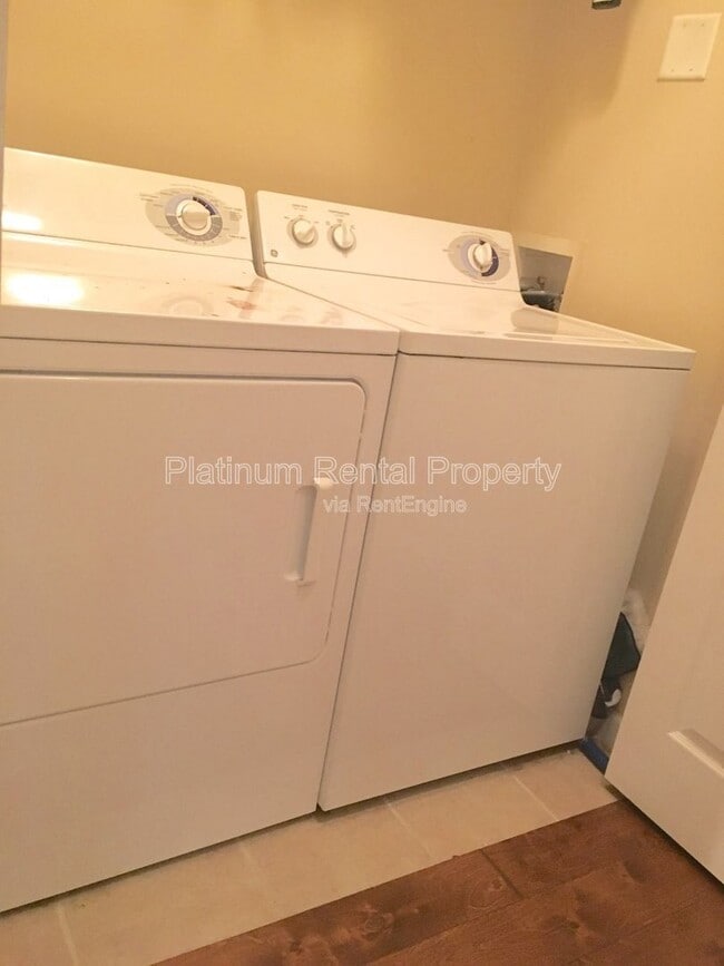 Building Photo - 1850 Cotillion Dr