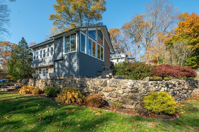 Building Photo - 21 Edge Hill Rd