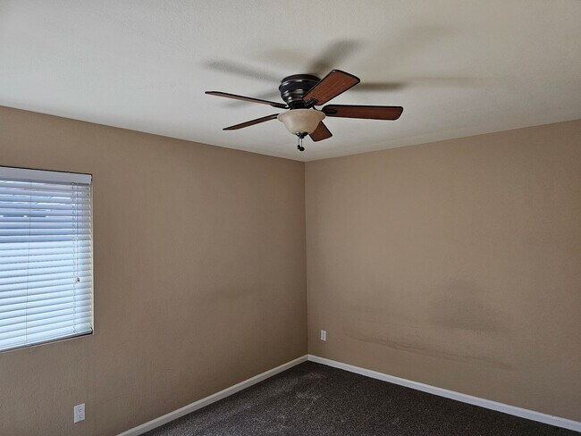 Building Photo - 414 21st St