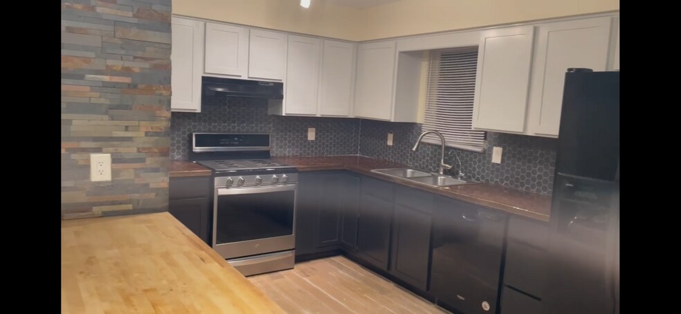 Building Photo - 1912 /1914 Remington Rd