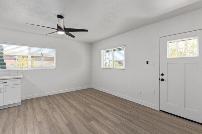 Building Photo - 3 bed | 2 bath Casita Style Home - 1 Mile to ASU!