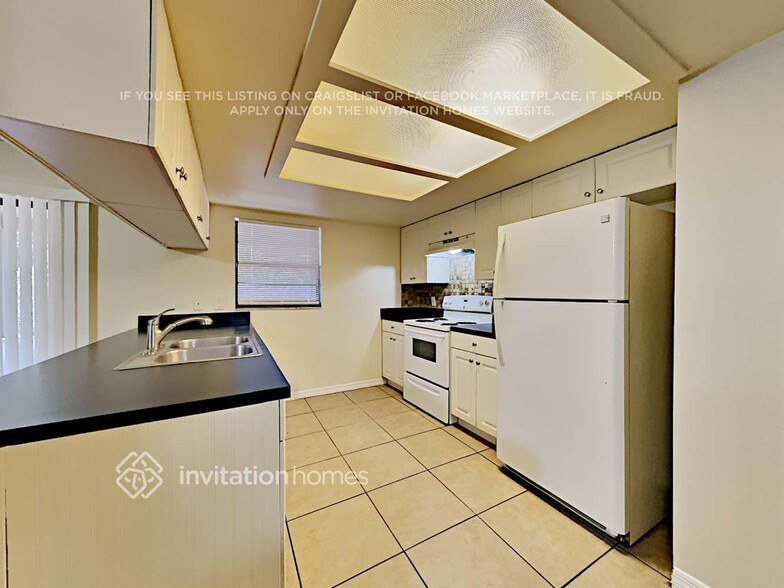 Building Photo - 613 Mayan Pl
