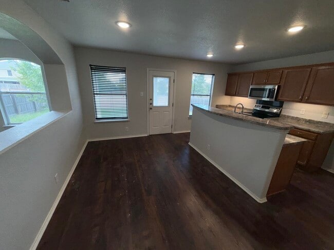 Building Photo - 11319 Grapevine Hill