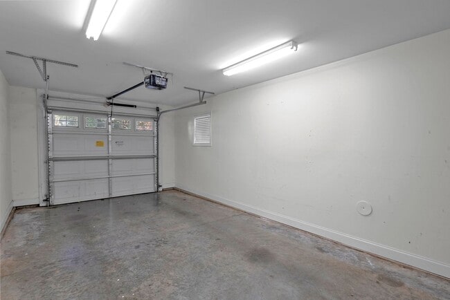 Building Photo - Wonderful craftsman style end-unit townhome