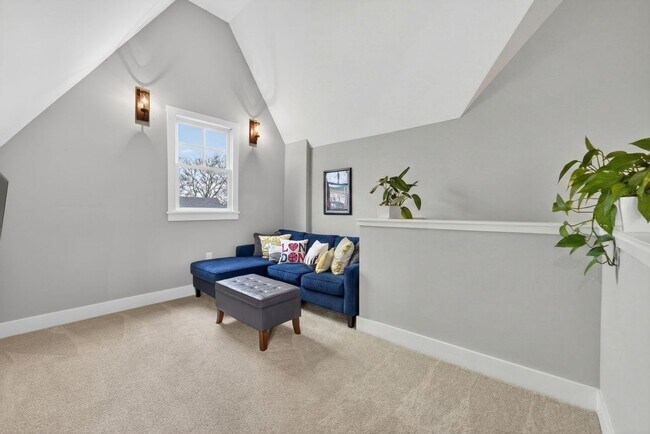Building Photo - Great location, less than one mile from Historic Downtown Franklin.