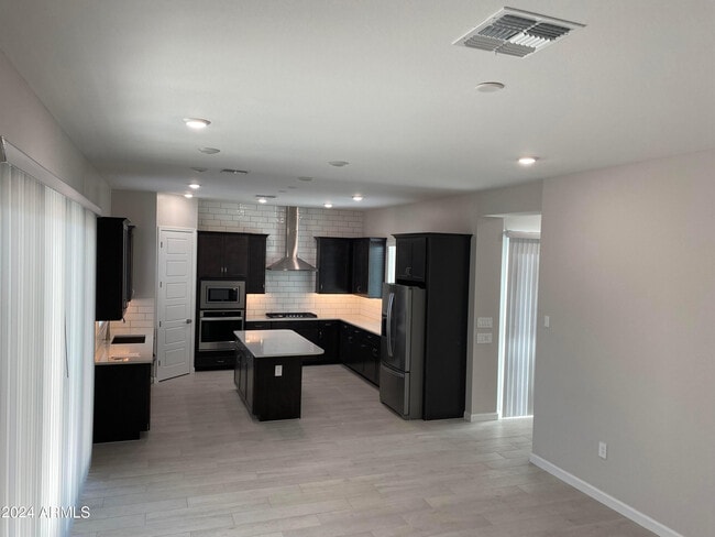 Building Photo - 4853 E St John Rd