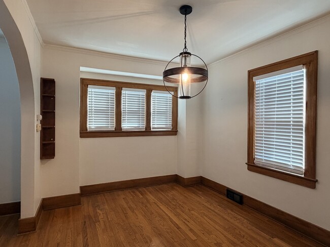 Building Photo - 45 Wallinwood Ave NE